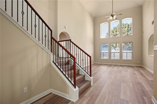 Building Photo - 10112 Channel Island Dr