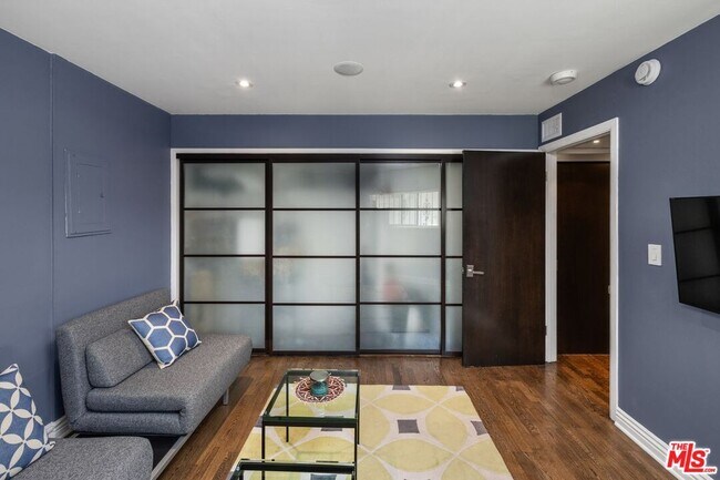 Building Photo - 2260 N Cahuenga Blvd