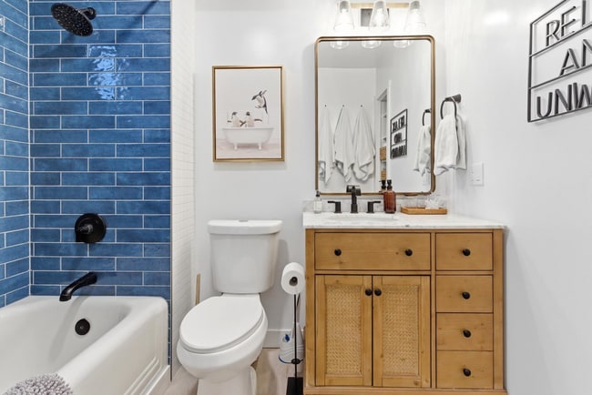 Building Photo - 809 3rd Ave W