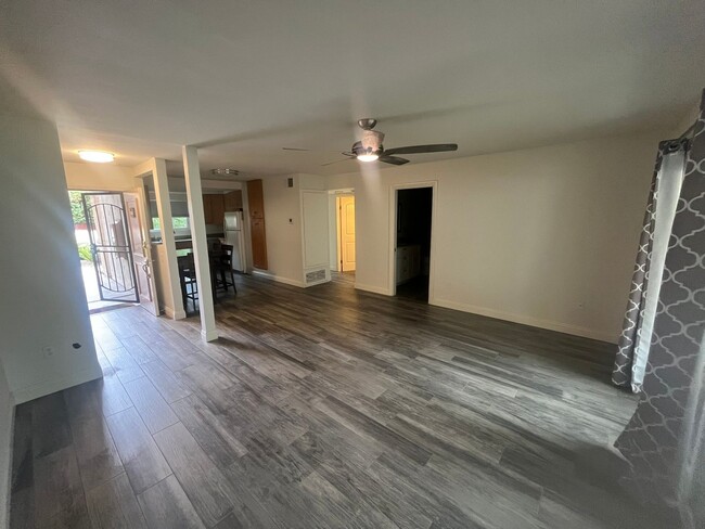 Building Photo - 2 bed 2 bath Condo in Mission Valley