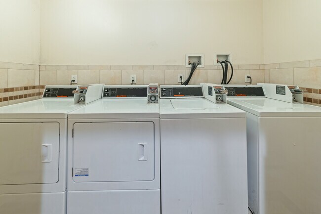 Building Photo - 1435 E 53rd St