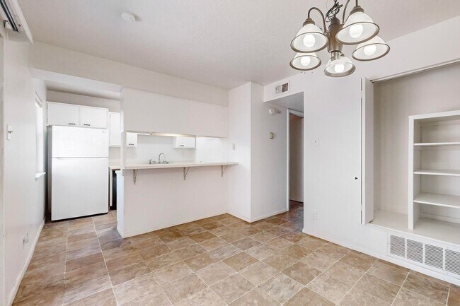 Building Photo - Cozy 3 Bedroom 1.5 Bathroom In NW Albuquerque!