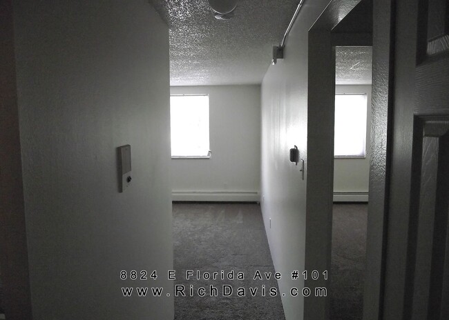 Building Photo - Great location off Leetsdale/Parker and Fl...