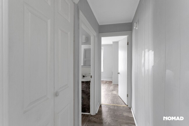 Building Photo - Charming 1BR Duplex in Salem