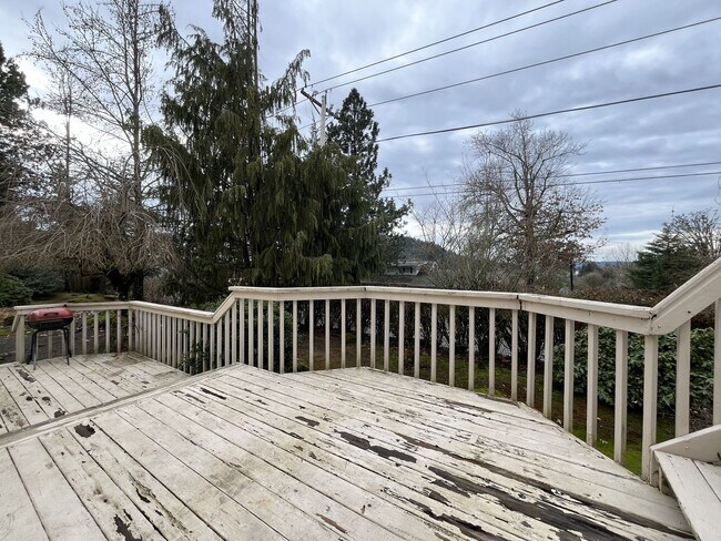 Building Photo - Elegant Home Offering Open Living Spaces, Spacious Primary Suite, and Nature-Inspired Yard