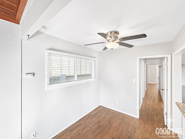 Building Photo - Beautiful 2BD/1BA W/ Large Backyard and Re...