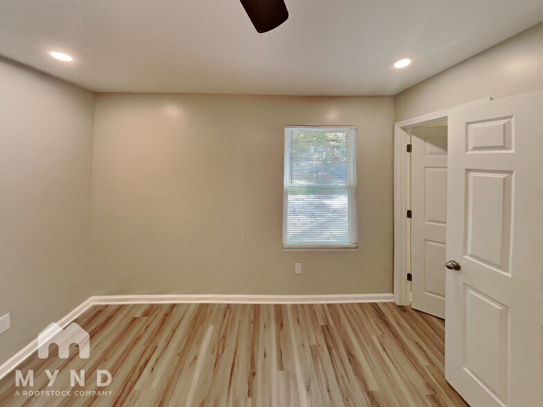 Building Photo - 214 Aspen Dr