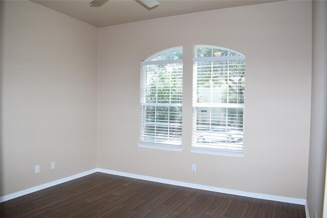 Building Photo - 7233 Via Dono Dr