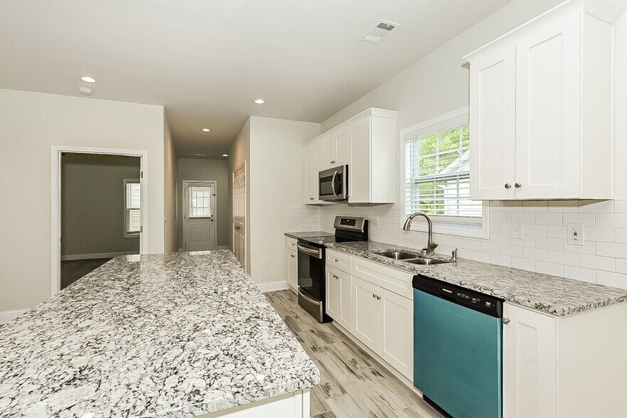 Building Photo - 127 Hunts Ml Cir