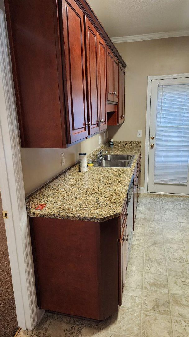 Building Photo - 3 Bedroom 2 Bath Townhome off Stevens Cree...