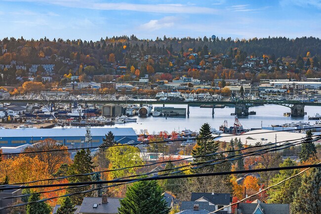 Building Photo - 303 N 44th St