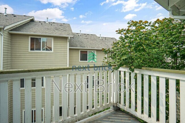 Building Photo - 901 Sunset Blvd NE