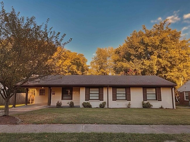 Primary Photo - 456 Sharon Dr