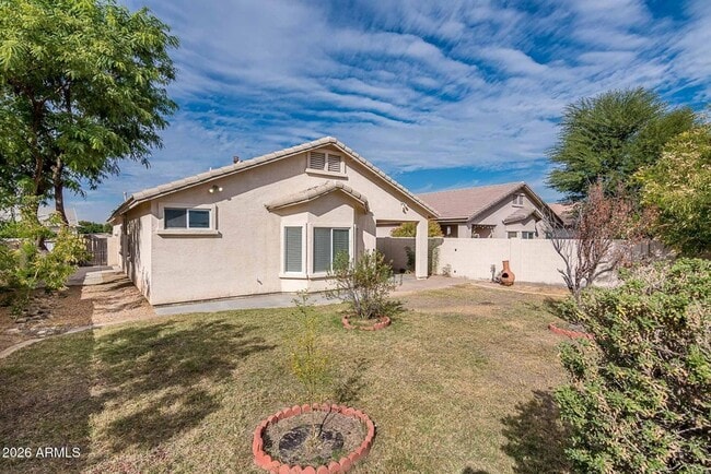 Building Photo - 11851 W Washington St