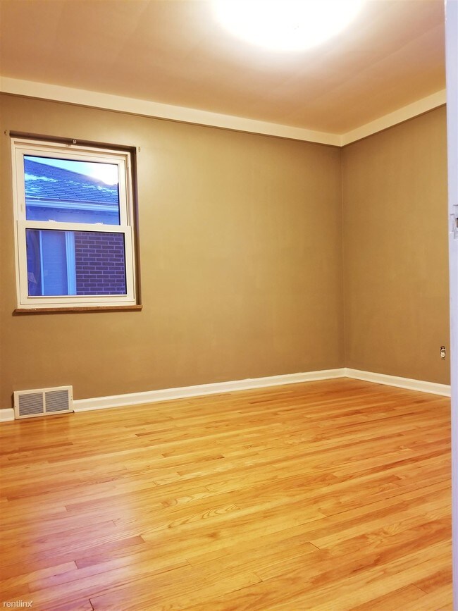 Building Photo - 22755 Courtland Ave