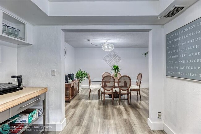 Building Photo - 200 NE 12th Ave