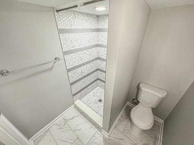 Building Photo - Charming 3 Bed 3 Bath Sitting On A Large Lot In Beautiful Summit Veitch