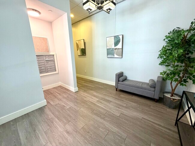 Building Photo - 13 W Central St