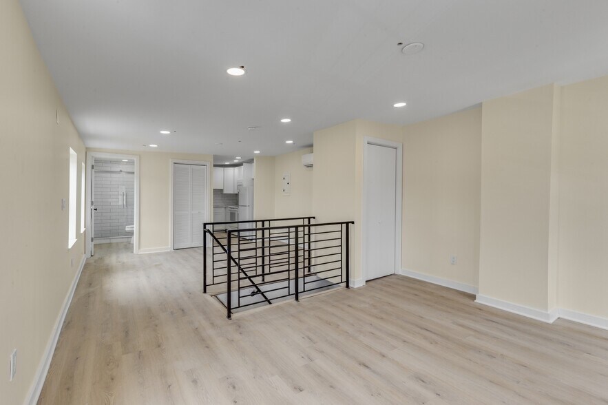 Building Photo - 2723 E Huntingdon St