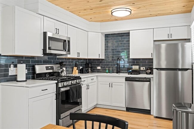 Building Photo - 3002 Brinwood Ave