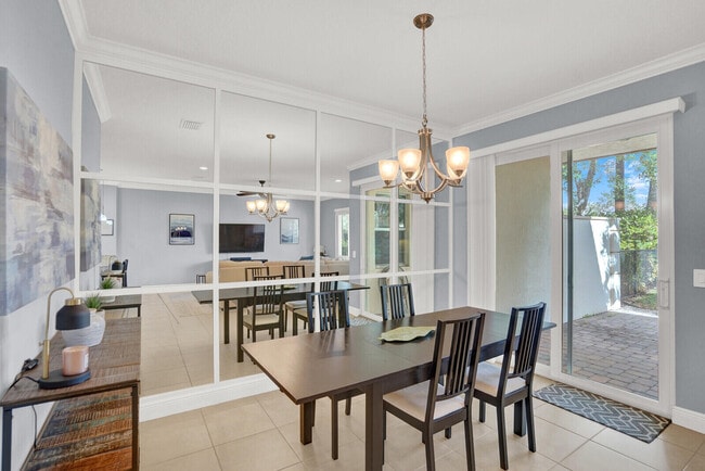 Building Photo - 2005 Foxtail View Ct