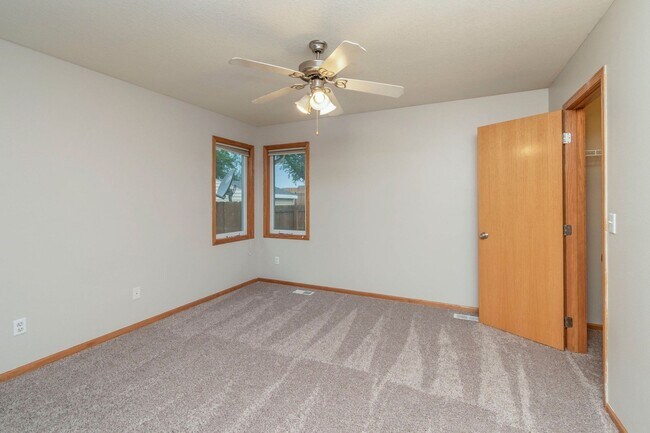 Building Photo - FULLY FENCED IN YARD!! 3 Bedroom, 2.5 Bathroom Home in Ankeny