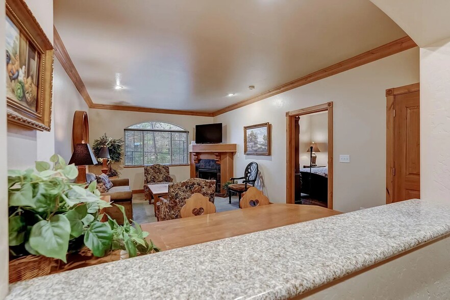 Building Photo - 840 Bigler Ln