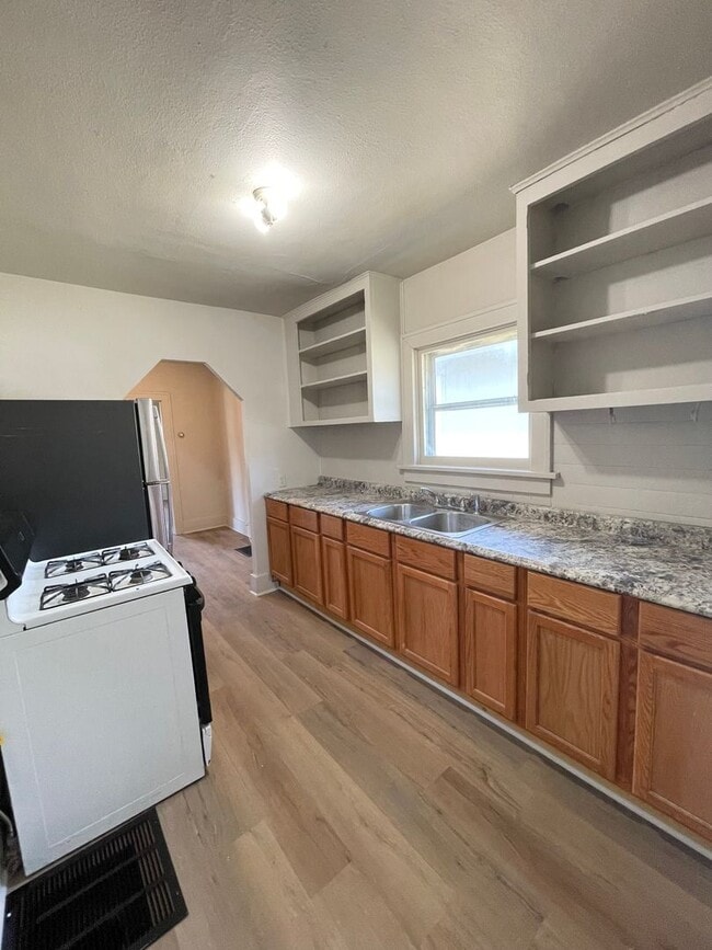 Building Photo - One bedroom one bathroom house for rent!