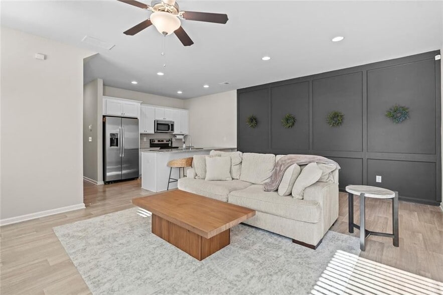 Building Photo - 2830 Ridgeview Dr