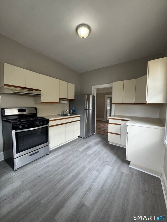 Building Photo - 7 Bridge St