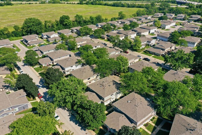 Building Photo - 1437 Sutter Dr
