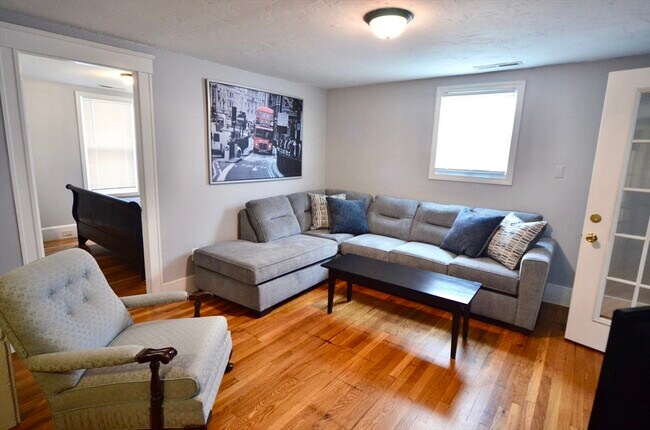 Building Photo - 47 Massasoit Ave