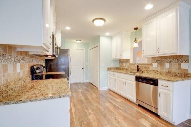 Building Photo - 3746 Silver Fox Ct