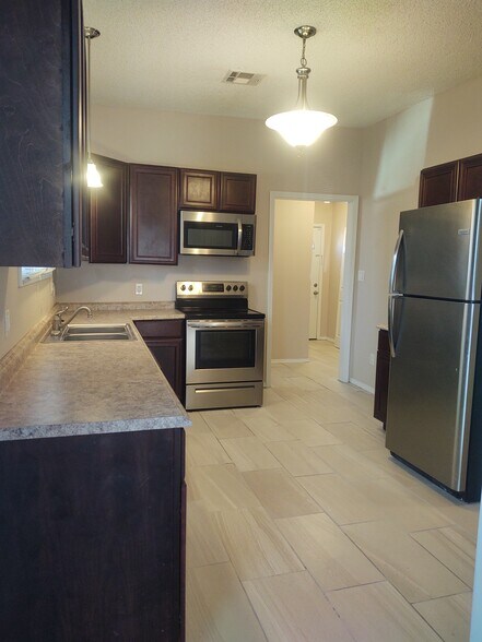 Building Photo - 2819 Tilles Ave