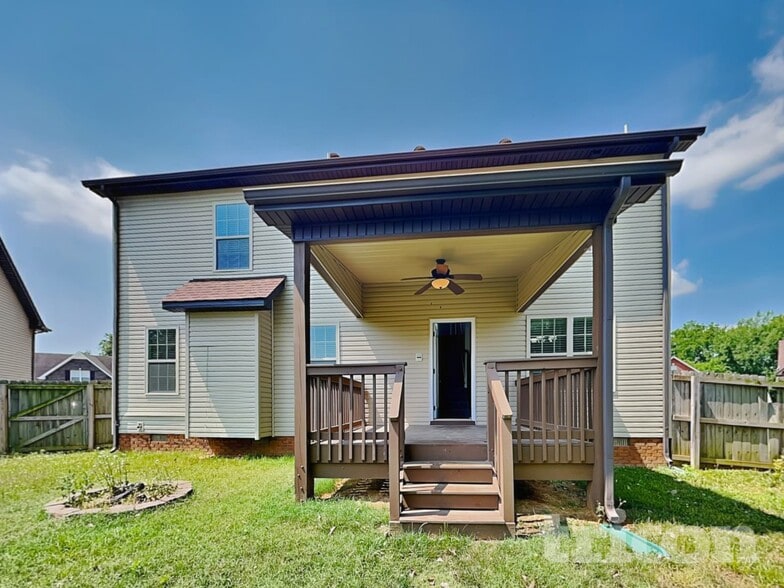 Building Photo - 727 Cavalier Dr