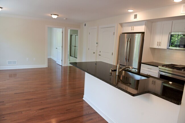 Building Photo - 203-205-205 Nassau St
