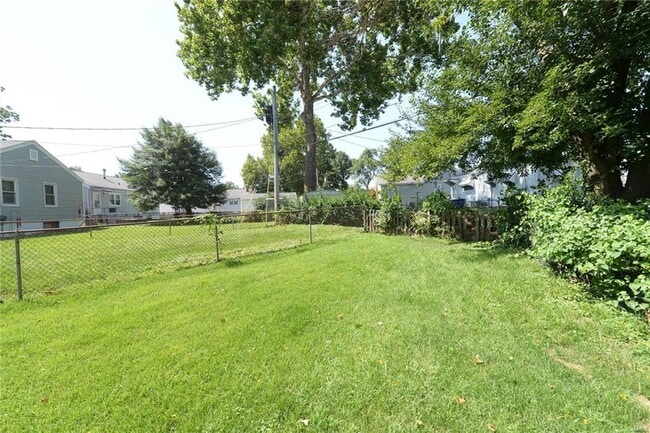 Building Photo - 10630 St Lawrence Ln