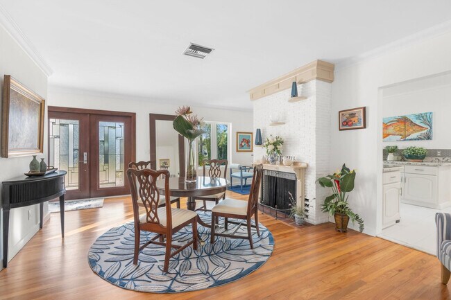 Building Photo - 2317 NE 12th St