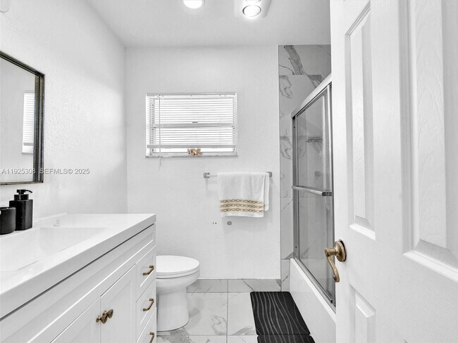 Building Photo - 5130 SW 40th Ave