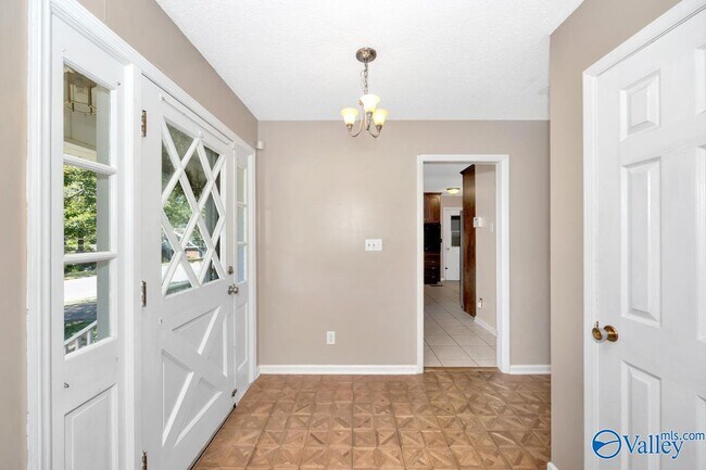 Building Photo - 8002 Greenwillow Ct SE