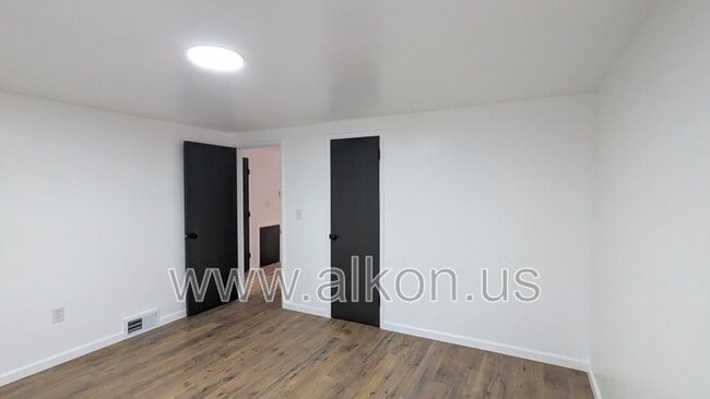 Building Photo - 81 W View Ave