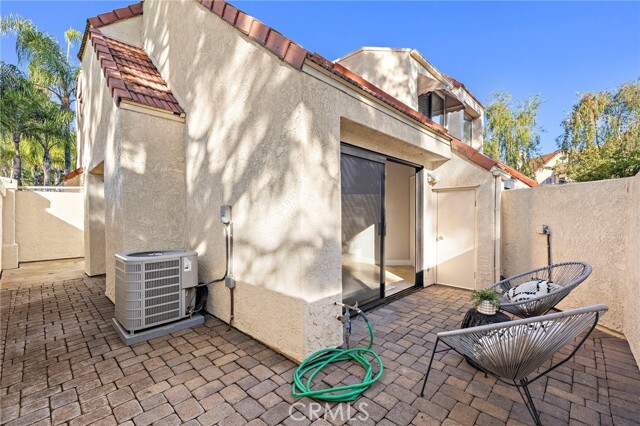 Building Photo - 91 Martinique St