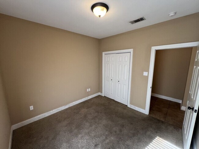 Building Photo - Charming 3-bedroom 2-bathroom in South Burbank Neighborhood!