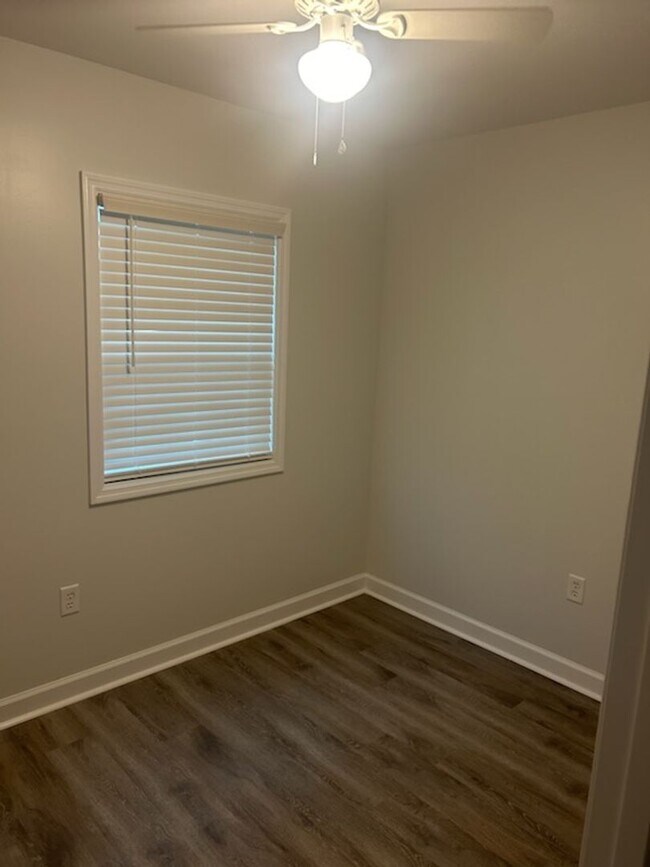 Building Photo - 2-Bedroom, 1-Bath House