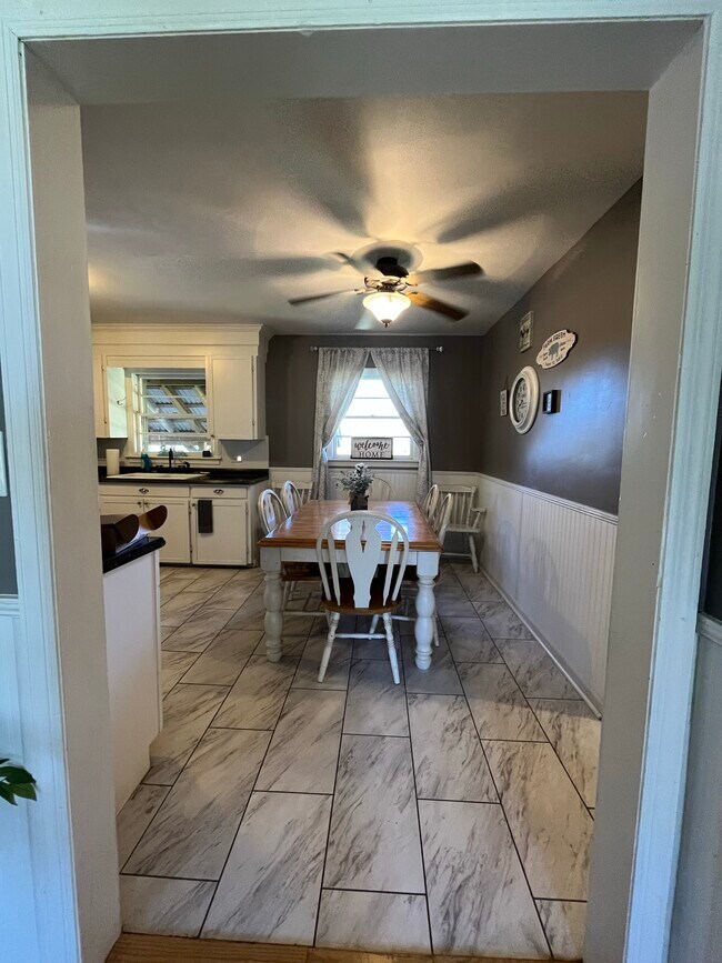 Building Photo - 2925 Center St