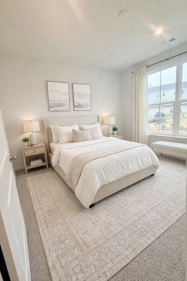 Building Photo - 10165 Queens Wy