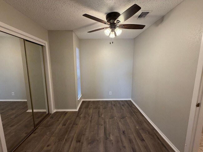 Building Photo - NICE 1 BR CONDO IN DESIRED GATED COMMUNITY*EASY ACCESS TO I35, 410, AND SHOPPING*APPLIANCES INCLU...