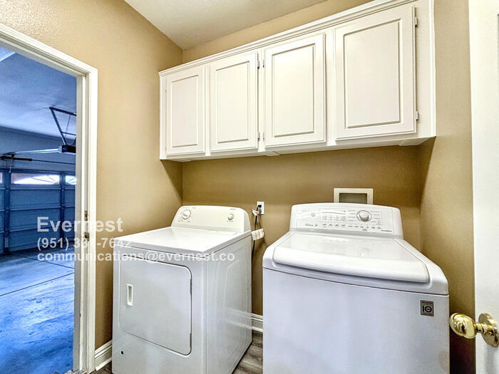 Building Photo - 25284 Silverwood Ln