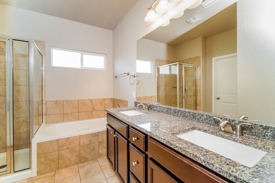 Building Photo - 541 Pearl Chase