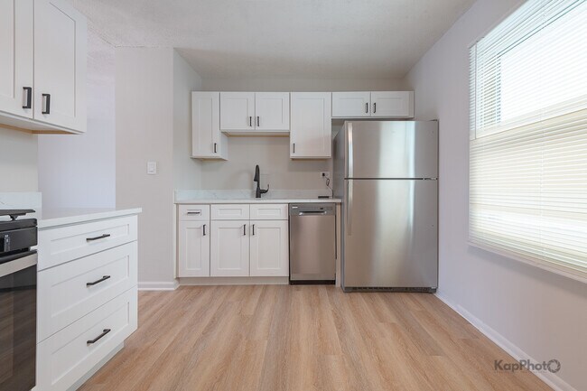 Building Photo - 8170 Northway Dr
